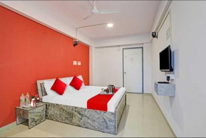 Oyo Hotel Apple Inn Surat Exterior foto