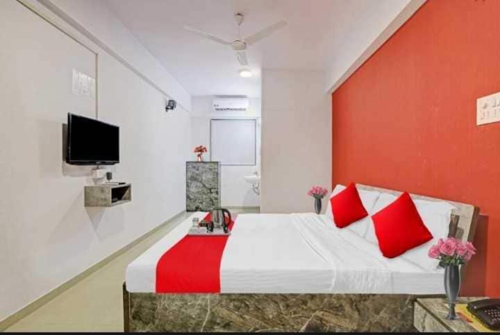 Oyo Hotel Apple Inn Surat Exterior foto