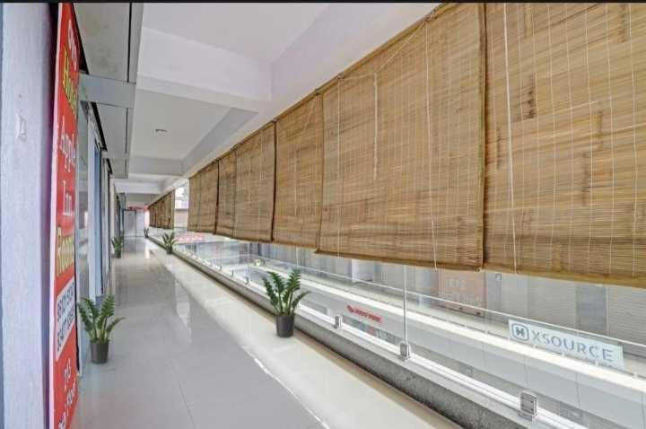 Oyo Hotel Apple Inn Surat Exterior foto